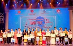 “Hạnh phúc vầng trăng khuyết” tôn vinh những cặp vợ chồng khuyết tật tiêu biểu