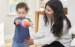 4 lợi ích lớn khi trẻ chơi ném đồ