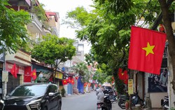 Hà Nội: UBND phường phát cờ Tổ quốc không đúng quy chuẩn cho người dân treo