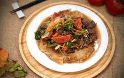 Làm phở bò xào giòn đổi món cho cả nhà