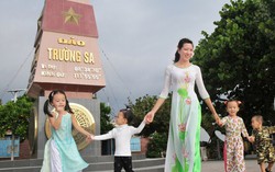 Quân, dân huyện đảo Trường Sa nỗ lực từng ngày nhân lên sắc xanh nơi đầu sóng 