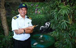 Chú bảo vệ bất ngờ nổi tiếng vì "thổi hồn" cho những vật vô tri trong công viên