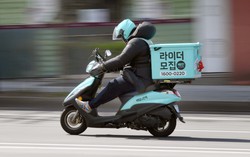 Văn hóa 'ppalli ppalli' và lý do người Hàn ấn mòn cả nút đóng cửa thang máy hay ăn nhanh đến mang bệnh