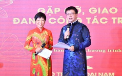 Nhà thiết kế giải thích lý do chọn sen cho mẫu áo dài biểu trưng Nhà giáo Việt Nam