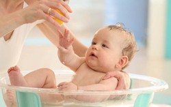 9 thời điểm không nên tắm cho trẻ sơ sinh