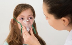 Những điều cần biết về triệu chứng thở khò khè ở trẻ em và người lớn