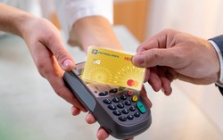 Thẻ HDBank Petrolimex 4 trong 1 giúp người dùng giao dịch dễ dàng giữa xu hướng thanh toán không dùng tiền mặt