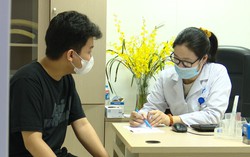 Chuyên gia chỉ ra sai lầm khi tự điều trị viêm da tiếp xúc do kiến ba khoang