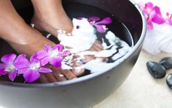 Ngâm chân nước ấm mỗi ngày tốt cho sức khỏe nhưng với 6 người này chẳng khác gì tự giết mình