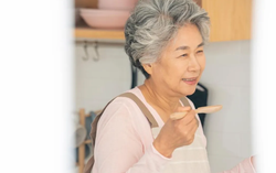 Ngày trở về quê, mẹ chồng cho vàng nhưng tôi không dám nhận