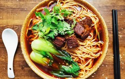 Bữa tối 1 món vẫn ngon: Bún bò kho mềm thơm ai cũng thích