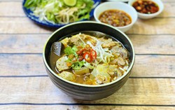 Cách nấu bún bò ngon đãi cả nhà ngày cuối tuần