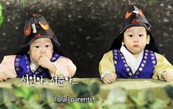 Cặp sinh đôi nổi tiếng show Hàn từng đến Việt Nam ăn xoài lắc nay đã lớn 