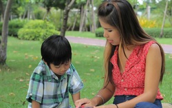 Từng "gắn nhãn" xấu khiến con tự ti, bà mẹ có cách sửa sai đáng học hỏi