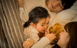 Những điều nên nói với con trước giờ ngủ giúp bé sống vui vẻ, nhẹ nhàng hơn