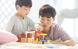 Thấy con đánh bạn, chồng tôi can ngăn và nói một câu mà mọi người khâm phục