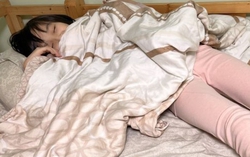 Ông bà xưa hay nói "trẻ nhỏ ngủ hở rốn sẽ bị cảm", bác sĩ nhi giải thích lý do thật sự
