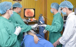 Nuốt vướng khi ăn, tưởng viêm họng hóa ung thư thực quản