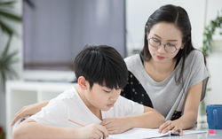 3 kiểu yêu thương của cha mẹ khiến trẻ ngộp thở