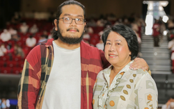 Mẹ 59 tuổi đỗ đại học cùng con trai