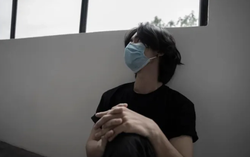 Nửa đêm em chồng quỳ trước cửa, cầu xin vợ chồng tôi cứu giúp