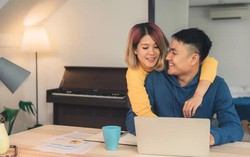 Sau khi kết hôn, hai vợ chồng có nên cùng nhau quản lý tài chính gia đình không?