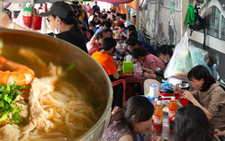 Giữa trung tâm Quận 1 "đắt đỏ", có một khu ẩm thực ăn bữa trưa chỉ tốn 20k