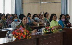 TPHCM: Hội viên, phụ nữ quận 8 học kỹ năng thoát khỏi đám cháy 