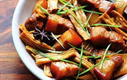 Đổi vị với thịt ba chỉ kho phù trúc