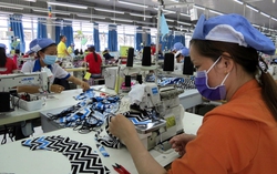 Doanh nghiệp hết đơn hàng, công nhân mất việc được hỗ trợ gì?