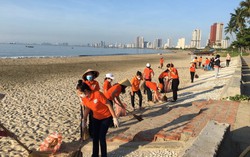 Thu gom rác thải tại khu dân cư, góp phần xây dựng nông thôn mới