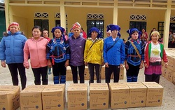 Tặng 1.475 bình lọc nước cho hội viên phụ nữ nghèo, cận nghèo tại huyện Bát Xát