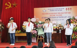 Yêu thương dành cho những học sinh “nói” bằng ngôn ngữ ký hiệu