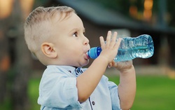 Giữ con không bị ốm khi giao mùa với 6 điều đơn giản