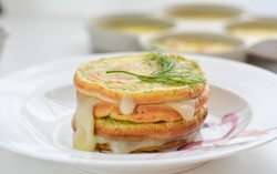 Bánh trứng kẹp phô mai thơm nức ăn sáng vừa ngon vừa lạ miệng