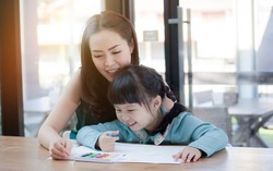 Có một giai đoạn đặt nền móng cho việc học của trẻ, cha mẹ lơ là, con dễ "trượt dốc"