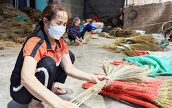 Vươn lên làm giàu bằng nghề chổi tre, chổi chít