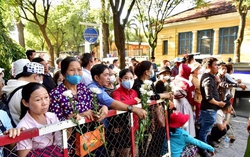 Vụ bé 8 tuổi bị bạo hành tới tử vong: Luật sư tiếp tục kiến nghị tòa thay đổi tội danh với người cha