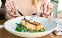 5 thói quen ăn uống có thể giảm tình trạng khô da