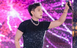 Isaac gặp sự cố âm thanh tại lễ hội văn hoá Việt - Hàn