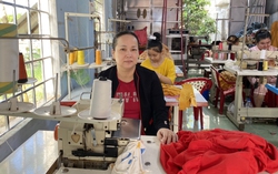 Bỏ việc công ty, về quê mở xưởng may giúp hàng chục chị em có việc làm