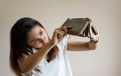 5 thói quen mua sắm khiến "nghèo vẫn hoàn nghèo"