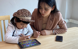 Phụ huynh thắc mắc con giao tiếp tiếng Anh "như gió" nhưng viết kém gây tranh luận trái chiều