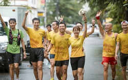 Chàng trai Hội An đội mưa chạy 30 km cầu hôn bạn gái