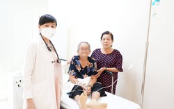 Cứu cụ bà bị xuất huyết tiêu hóa nặng, phải truyền máu liên tục