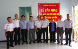 Vùng 4 Hải quân trao tặng “Nhà đồng đội” cho quân nhân có hoàn cảnh khó khăn