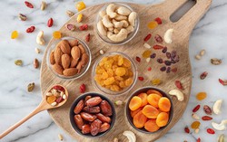 Ăn trái cây sấy khô có béo không?