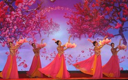 Chương trình nghệ thuật kỷ niệm 50 năm chiến thắng Hà Nội – Điện Biên Phủ trên không