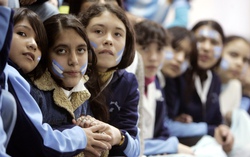 Giáo dục ở Argentina: Học 4 tiếng/ngày, bóng đá thịnh hành trong các trường
