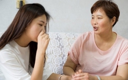 Nghe tiếng cãi nhau, mẹ chồng tuyên bố một câu khiến chồng tôi tái mặt
